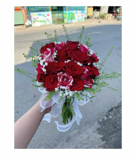 HOA CẦM TAY CÔ DÂU HỒNG ĐỎ