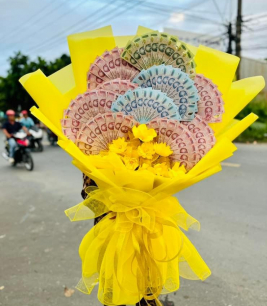Bó hoa Tiền chúc mừng
